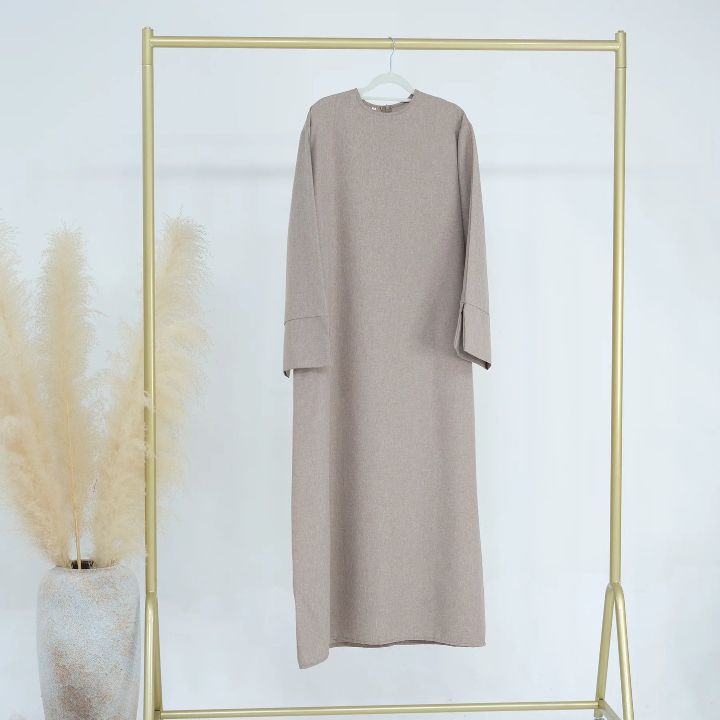 Closed abaya pairs comfort with class—perfect for your everyday modest look.