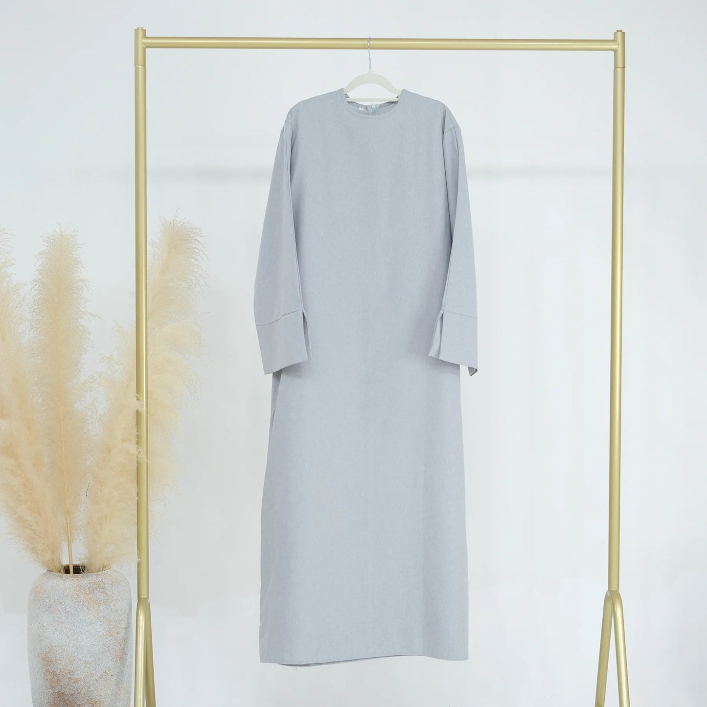 Closed abaya pairs comfort with class—perfect for your everyday modest look.