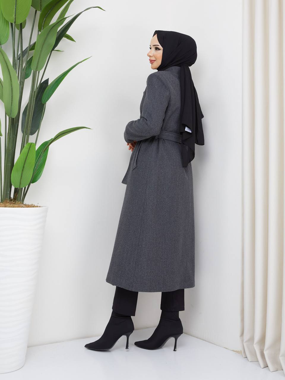 Premium Wool-Blend Coat – Crafted with elegance