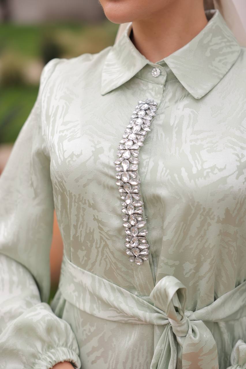 Sophisticated Party Dress – Elegance meets modern design