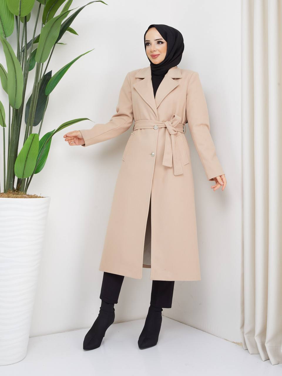 Premium Wool-Blend Coat – Crafted with elegance