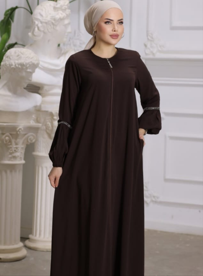 Elegant and spacious abaya for veiled women, ideal for everyday