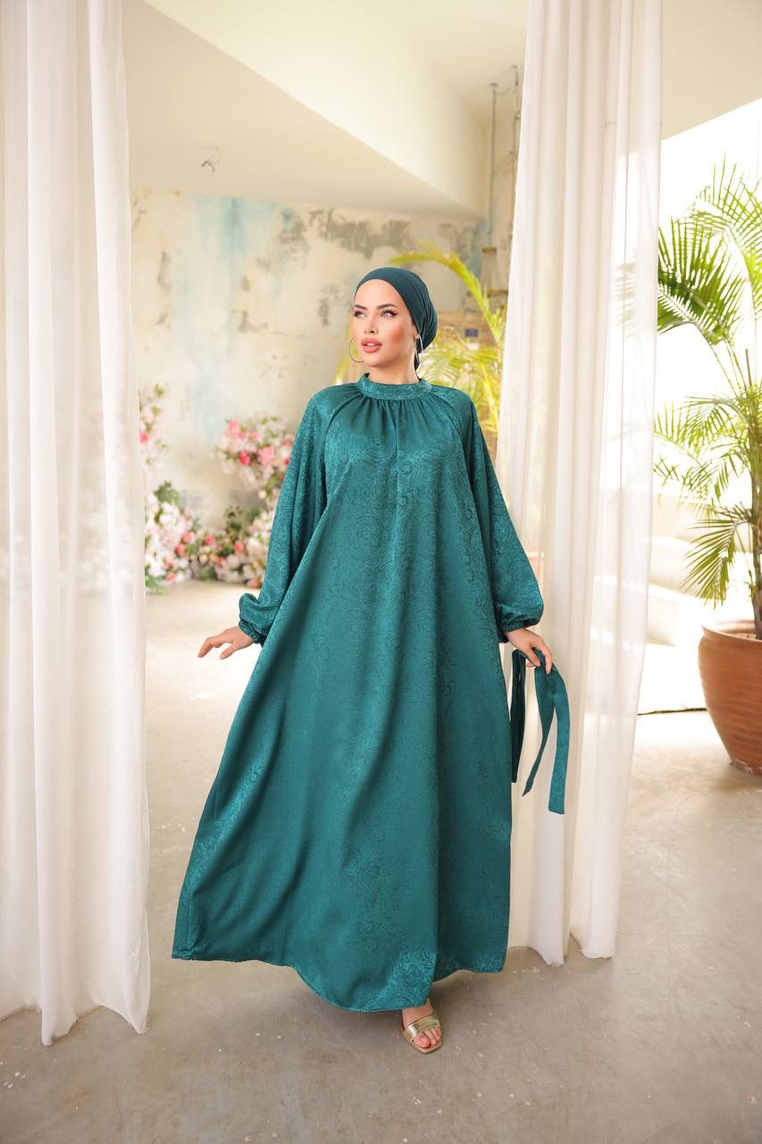 Long dress with high-quality fabric polyester.