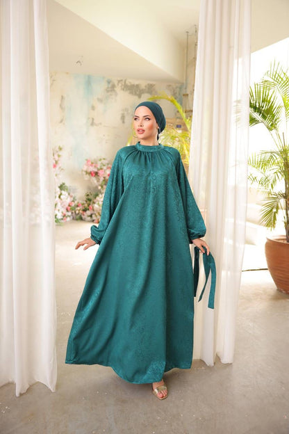 Long dress with high-quality fabric polyester.