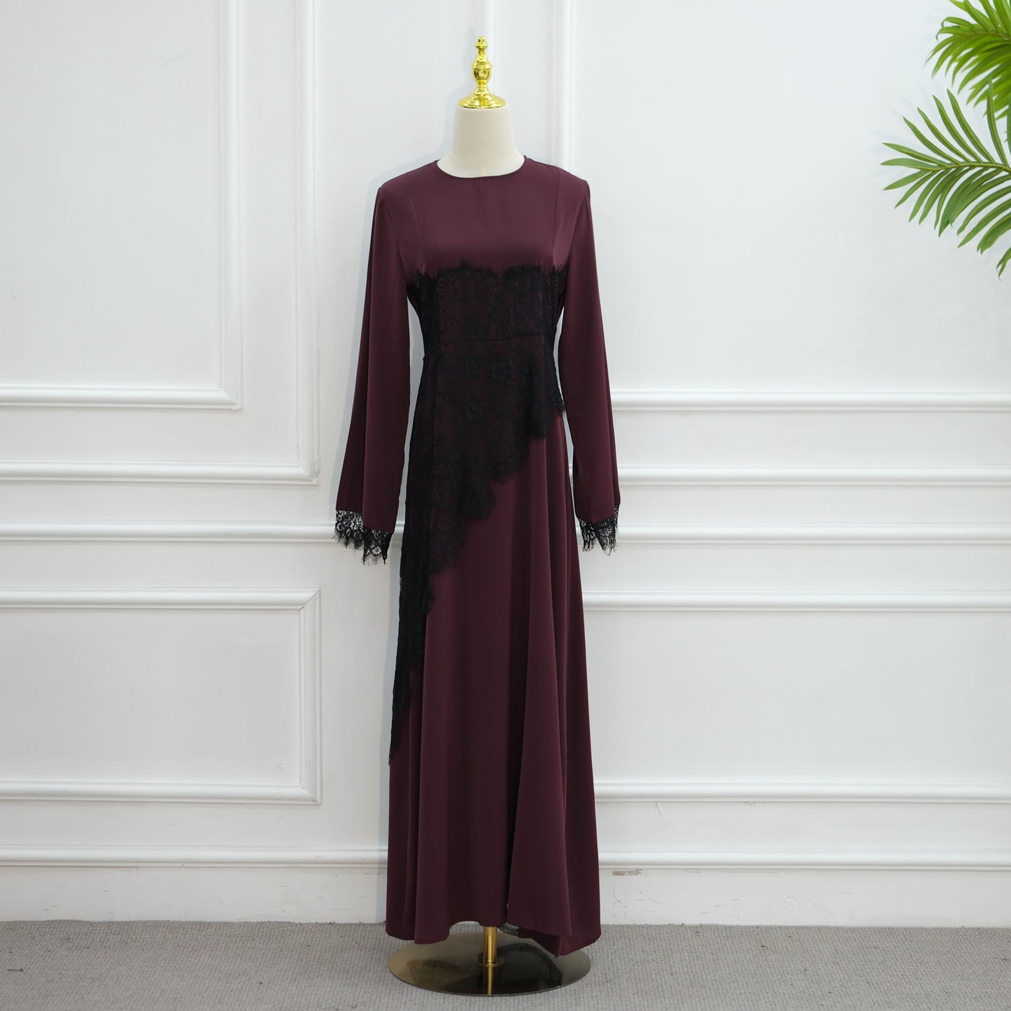 Elegant Embroidered Lace Abaya – Timeless Modest Fashion