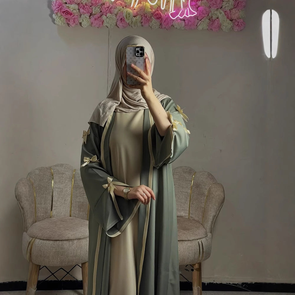 This abaya is crafted with soft flowing fabric.