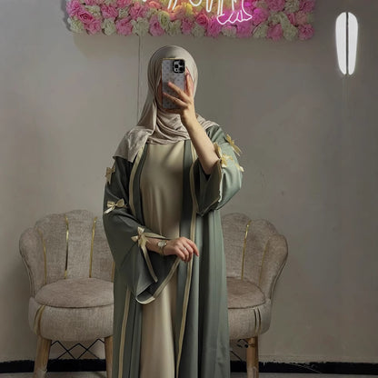 This abaya is crafted with soft flowing fabric.