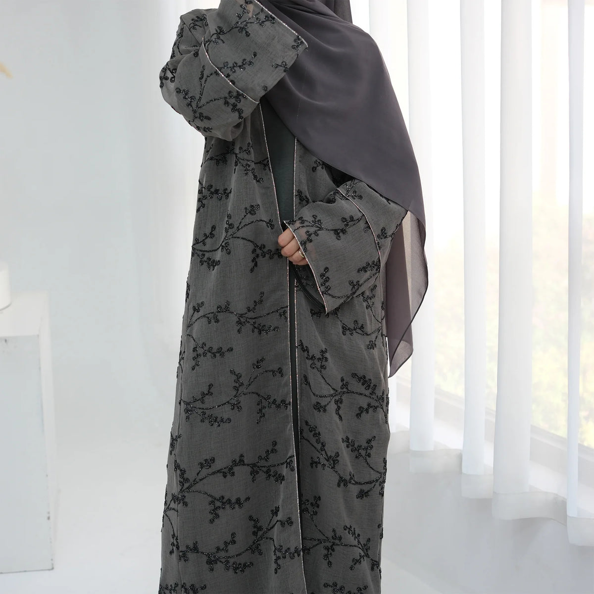Elegant Embroidered Dubai Abaya for Women – Open Front Kimono, Modest Islamic Dress