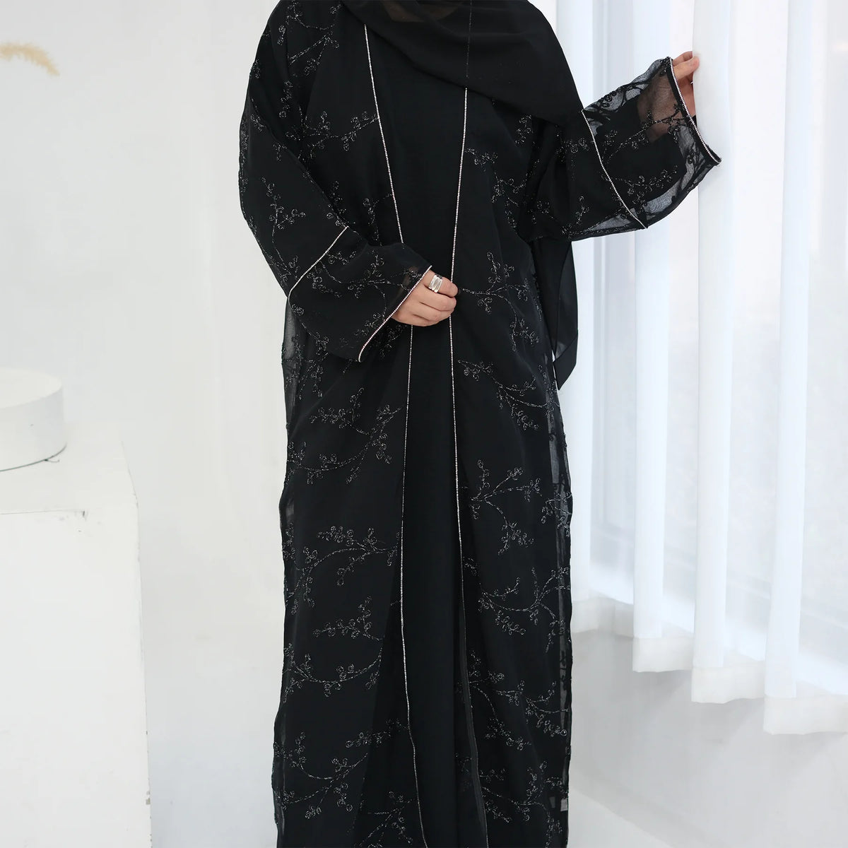 Elegant Embroidered Dubai Abaya for Women – Open Front Kimono, Modest Islamic Dress
