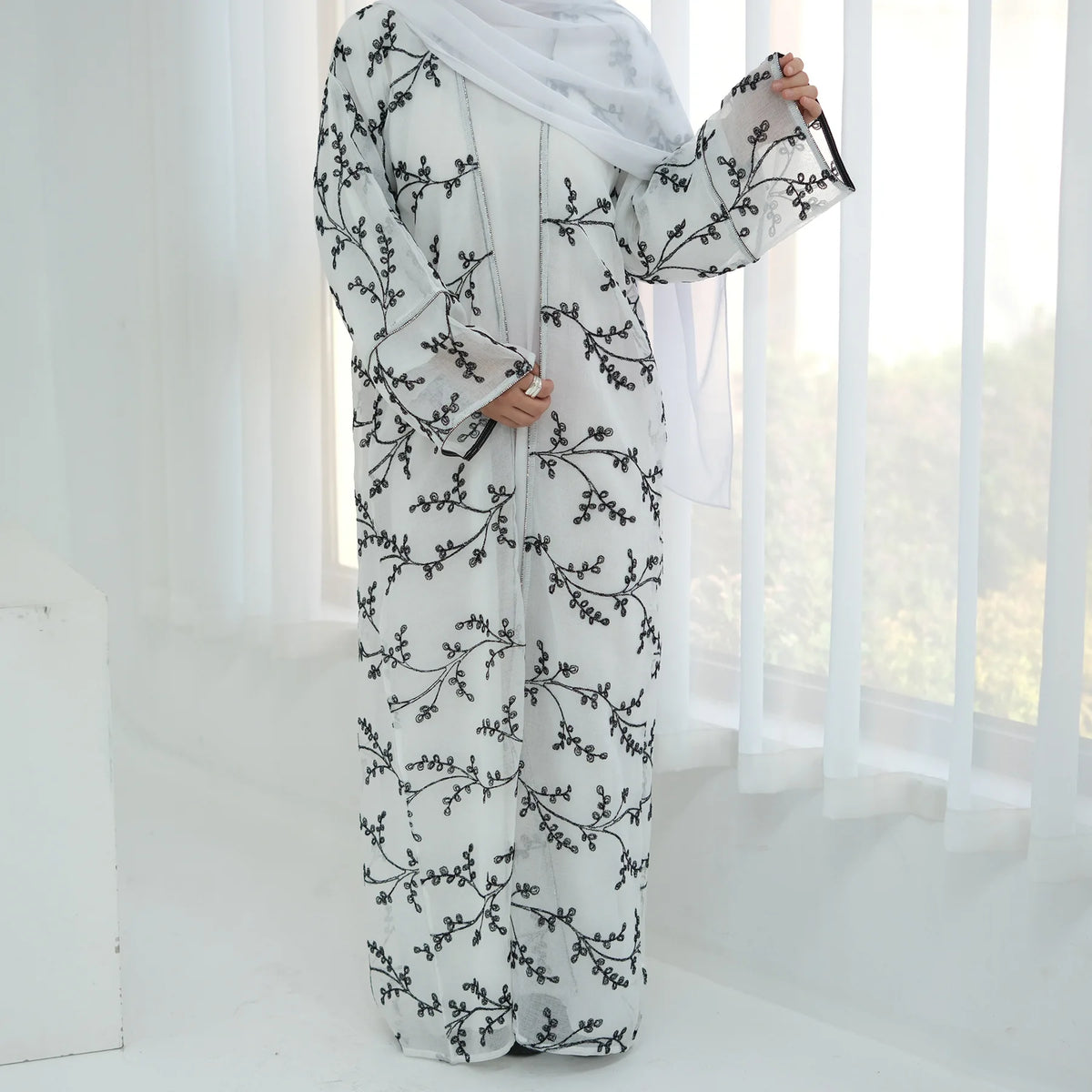 Elegant Embroidered Dubai Abaya for Women – Open Front Kimono, Modest Islamic Dress