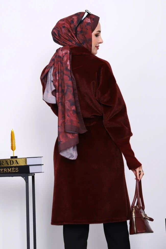 Winter knitwear detail coat cream