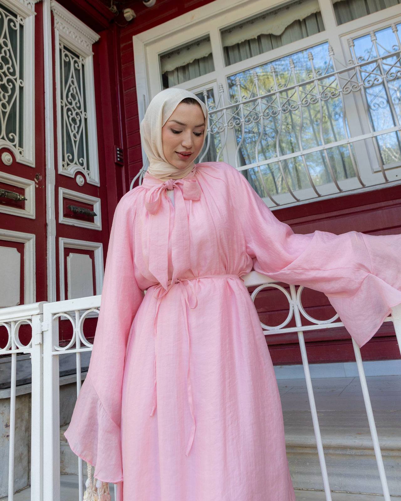 Soft, feminine, and effortlessly graceful  – your perfect everyday elegance.