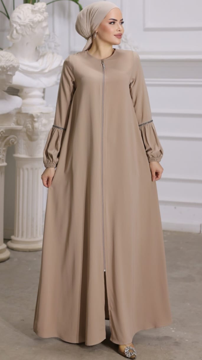 Elegant and spacious abaya for veiled women, ideal for everyday