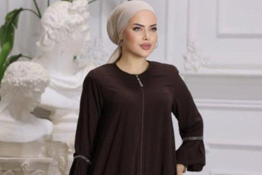 Elegant and spacious abaya for veiled women, ideal for everyday