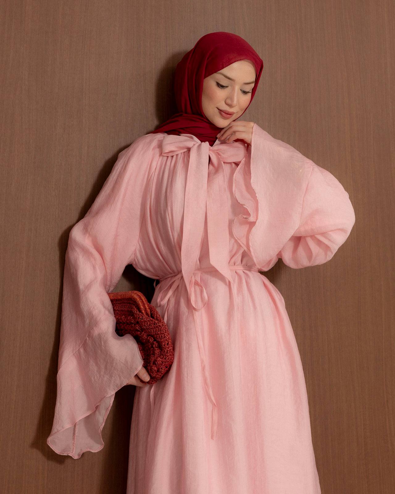 Soft, feminine, and effortlessly graceful  – your perfect everyday elegance.