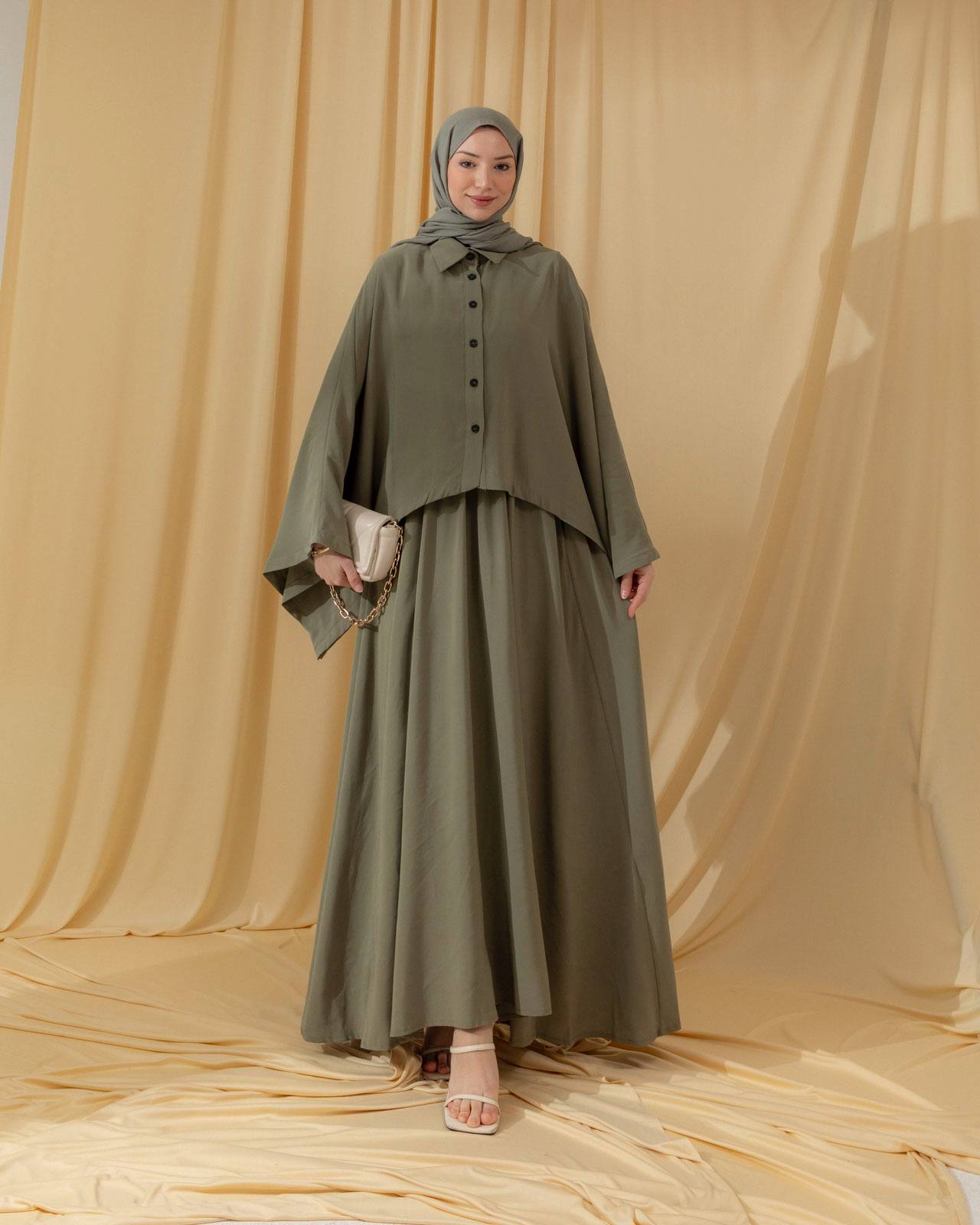 Loose-Fit Long-Sleeve Tunic & Pinafore.