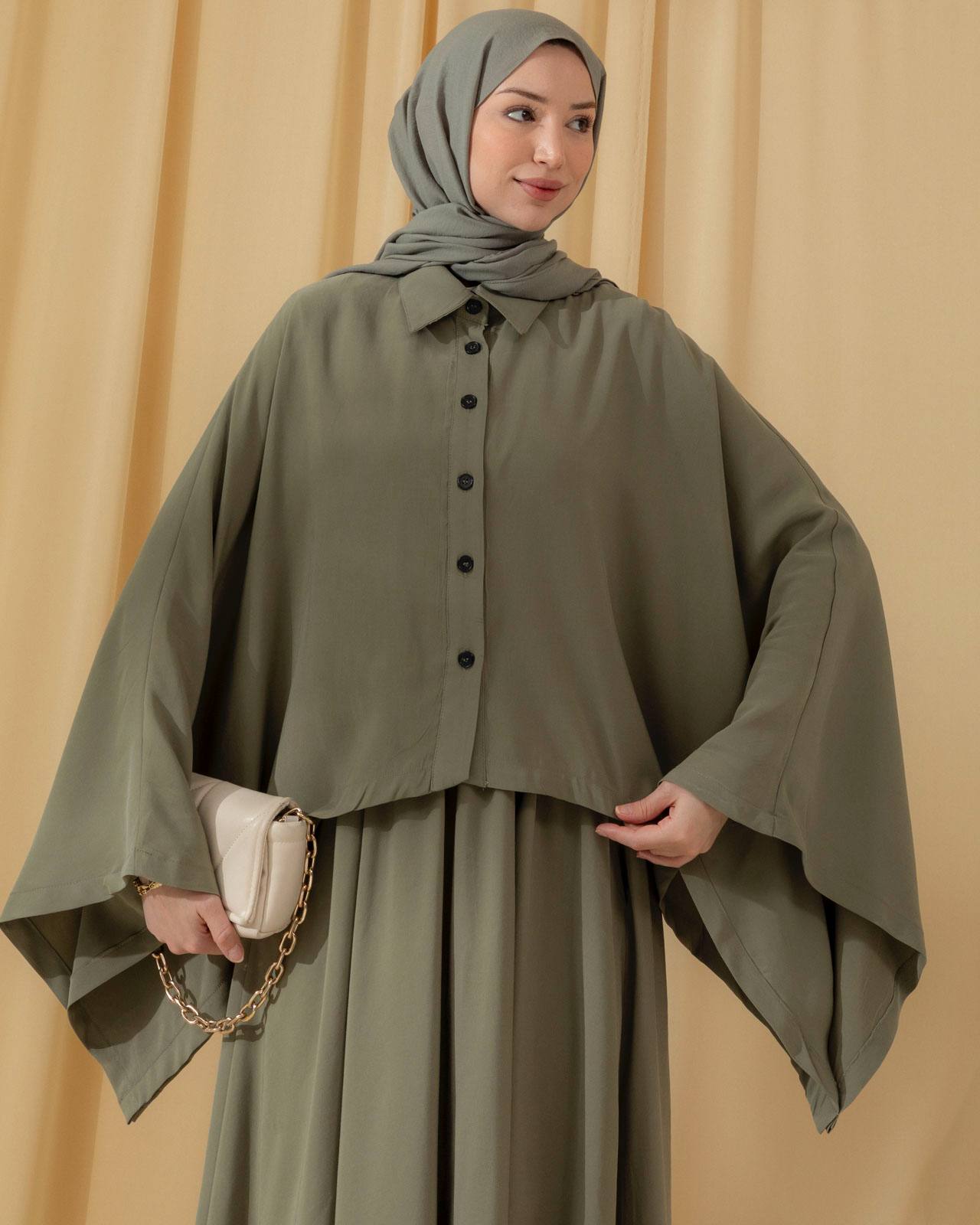 Loose-Fit Long-Sleeve Tunic & Pinafore.