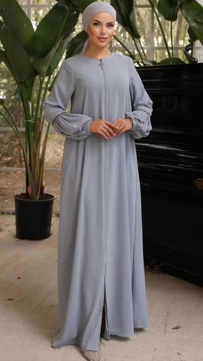 Elegant and spacious abaya for veiled women, ideal for everyday